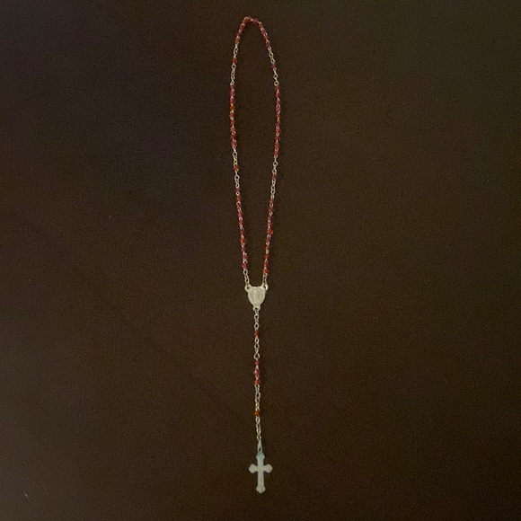 Red beaded necklace with cross on it - comes with small holder - Picture 1 of 10